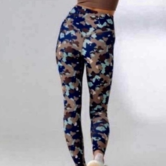 Balance Athletica Vitality Camo Leggings and sports bra size small - Picture 2 of 11